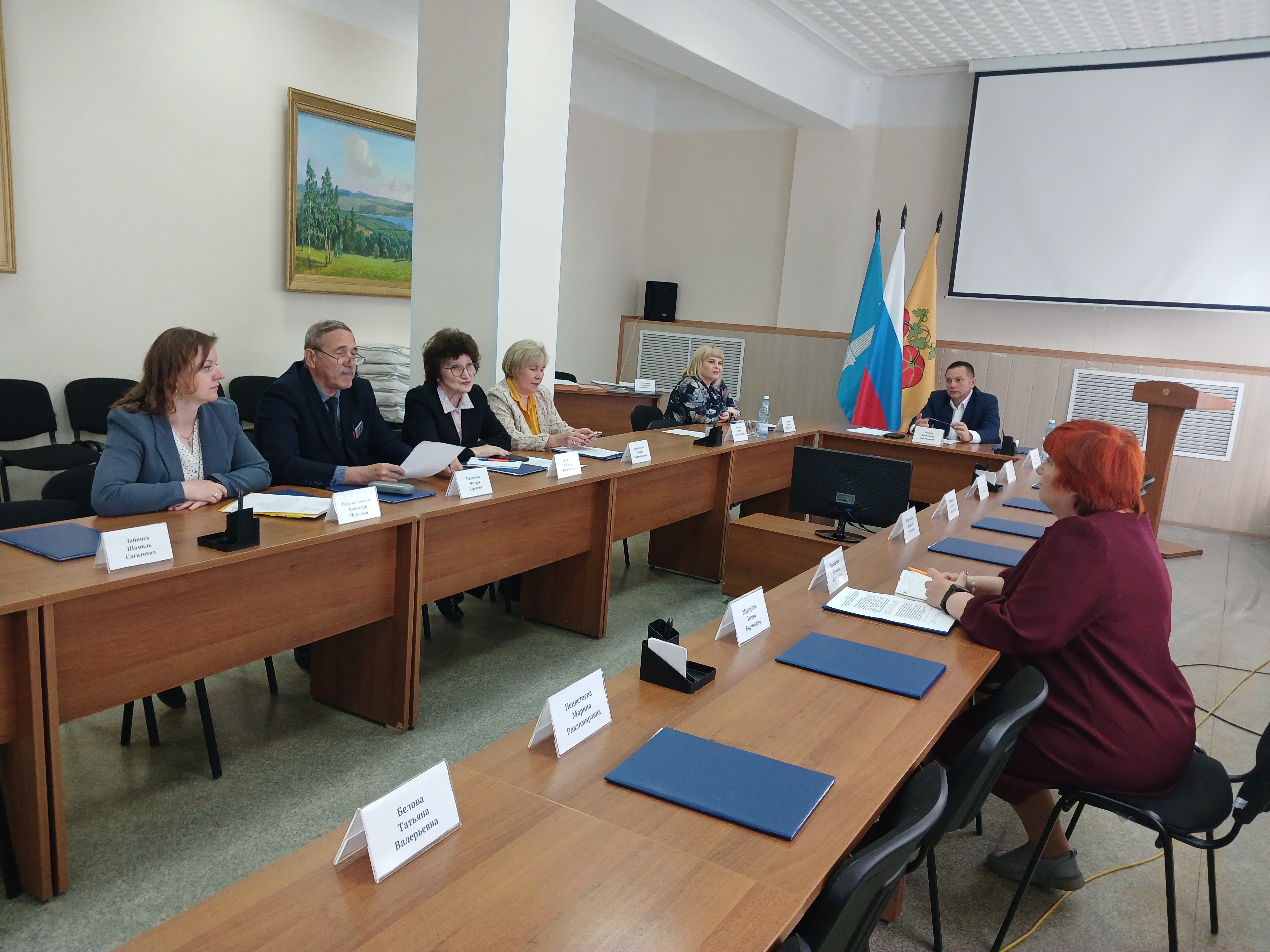 Заседание комиссии по бюджетной политике и управлению муниципальным имуществом Совета депутатов МО &quot;Сенгилеевский район&quot;.