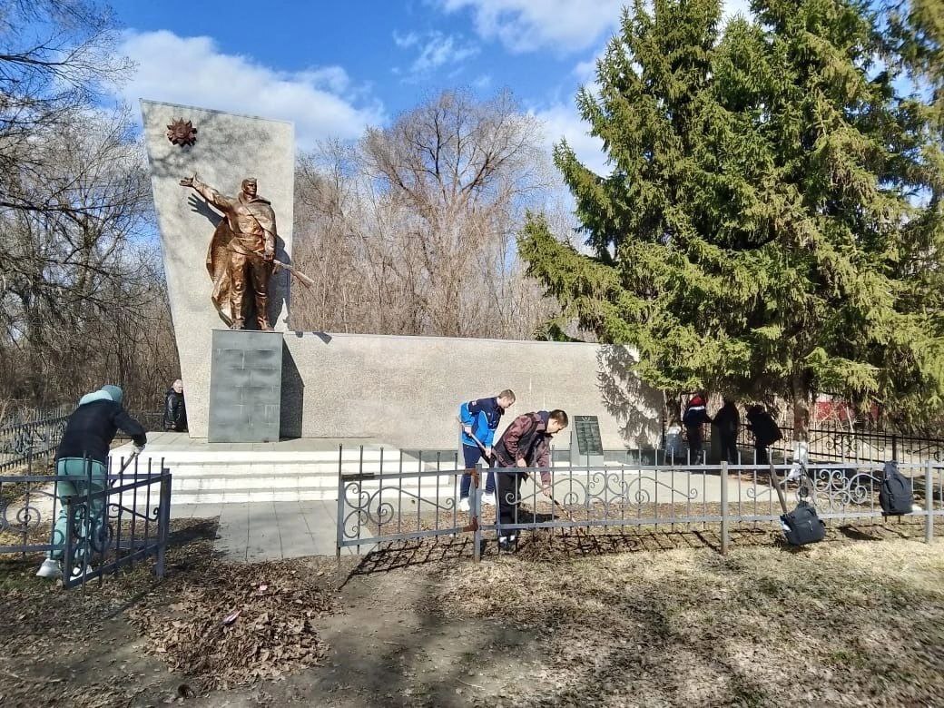 памятники.