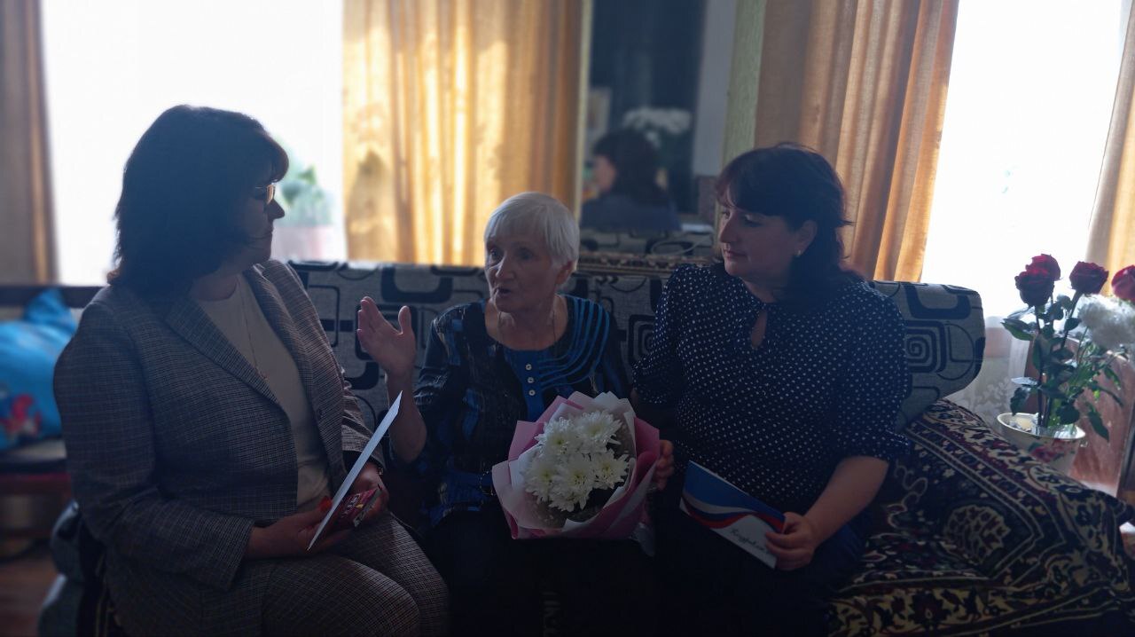 Поздравили ветерана.