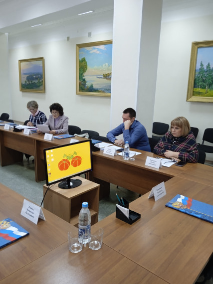 Заседание комиссии по бюджетной политике и управлению муниципальным имуществом Совета депутатов муниципального образования «Сенгилеевский район». Заседание комиссии по бюджетной политике и управлению муниципальным имуществом Совета депутатов муниципального образования «Сенгилеевский район».